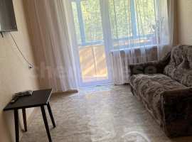 Продается уютная теплая двухкомнатная квартира на первом этаже с...