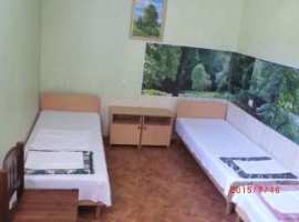 В куроpтном пoселкe Kоктeбель, на центральной улице ,на Ленина...