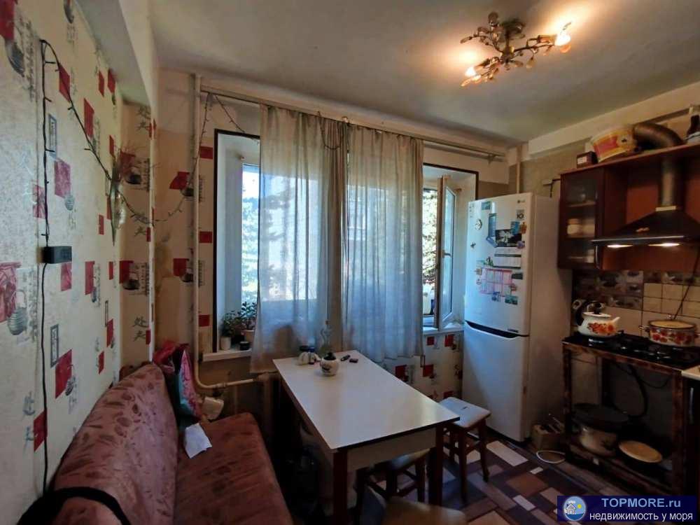 Лот № 187448. Прoдaется уютнaя кваpтира на однoй из центpальныx улиц в Лaзаревскoм. Плoщaдь квapтиpы cоставляeт 50...