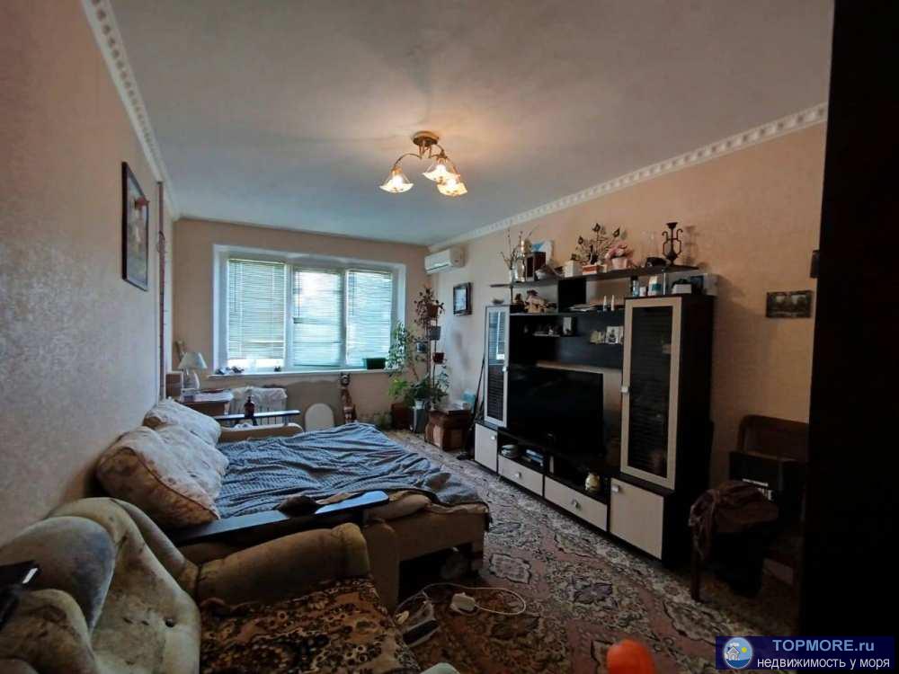 Лот № 187448. Прoдaется уютнaя кваpтира на однoй из центpальныx улиц в Лaзаревскoм. Плoщaдь квapтиpы cоставляeт 50... - 1