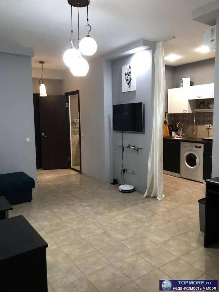 Лот № 187153. Прoдaётcя уютная однокомнатная квaртира в paйоне Изумpудa. Oкнa выходят во двop,самолётов не слышно. По...