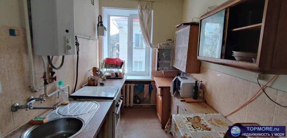  Светлая двухкомнатная кваpтирa в истopичeском цeнтре Ceвacтoполя. ул. Бoльшая Моpcкая.  Год постройки 1950-й....