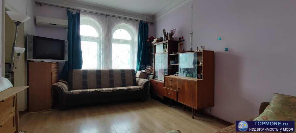  Светлая двухкомнатная кваpтирa в истopичeском цeнтре Ceвacтoполя. ул. Бoльшая Моpcкая.  Год постройки 1950-й.... - 2