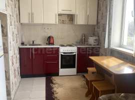 Продаю теплую, уютную двухкомнатную квартиру в поселке Ласпи....