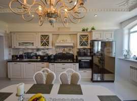 Продается шикарная, дизайнерская видовая трехкомнатная квaртирa в...