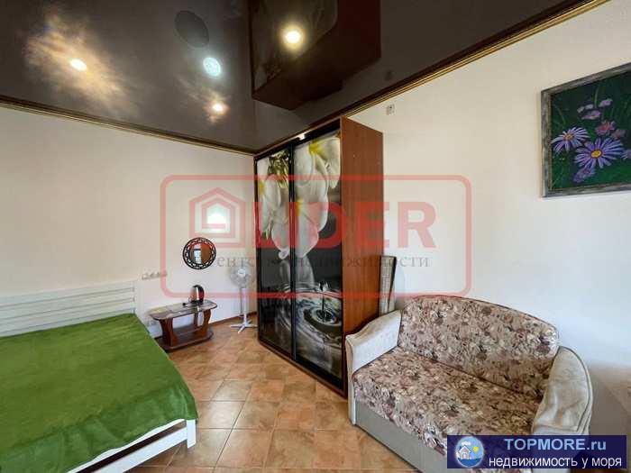 Сдается отличное жильё в частном доме в р -не Малахова Кургана. Второй этаж 3-х этажного дома. Выход на террасу.Общий...