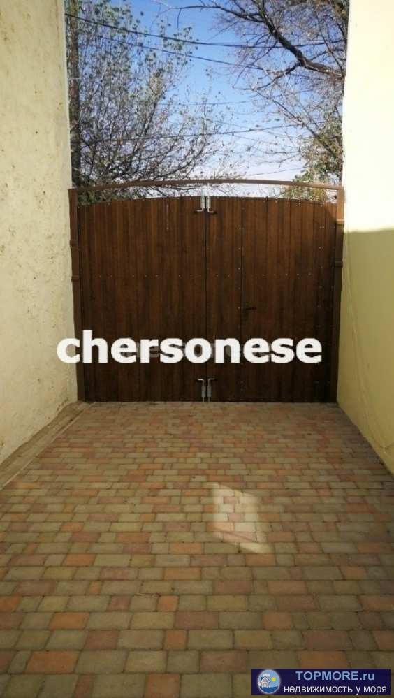 Продается 2-х этажный дом в тихом историческом центе Севастополя.  Общая площадь 130,7 кв. метра, 3 комнаты, два... - 2