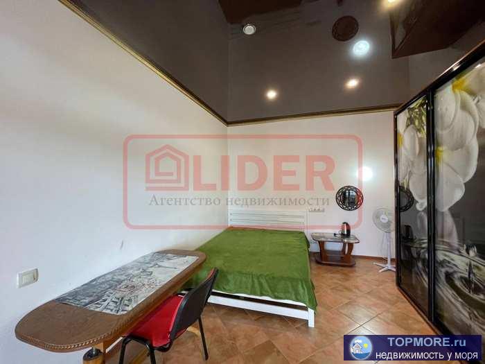 Сдается отличное жильё в частном доме в р -не Малахова Кургана. Второй этаж 3-х этажного дома. Выход на террасу.Общий... - 1