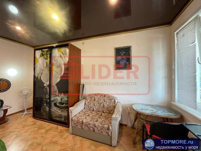 Сдается отличное жильё в частном доме в р -не Малахова Кургана. Второй этаж 3-х этажного дома. Выход на террасу.Общий... - 2