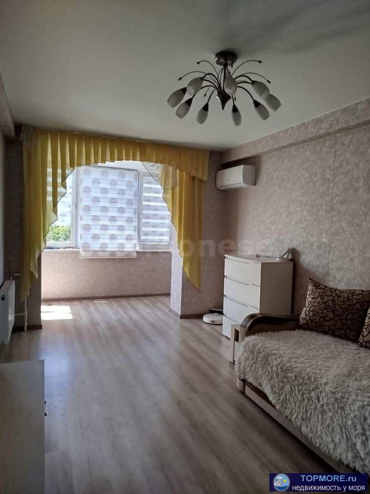 Уютная, светлая квартира на комфортном третьем этаже в тихом тенистом дворике с изобильной инфраструктурой. Оснащена...