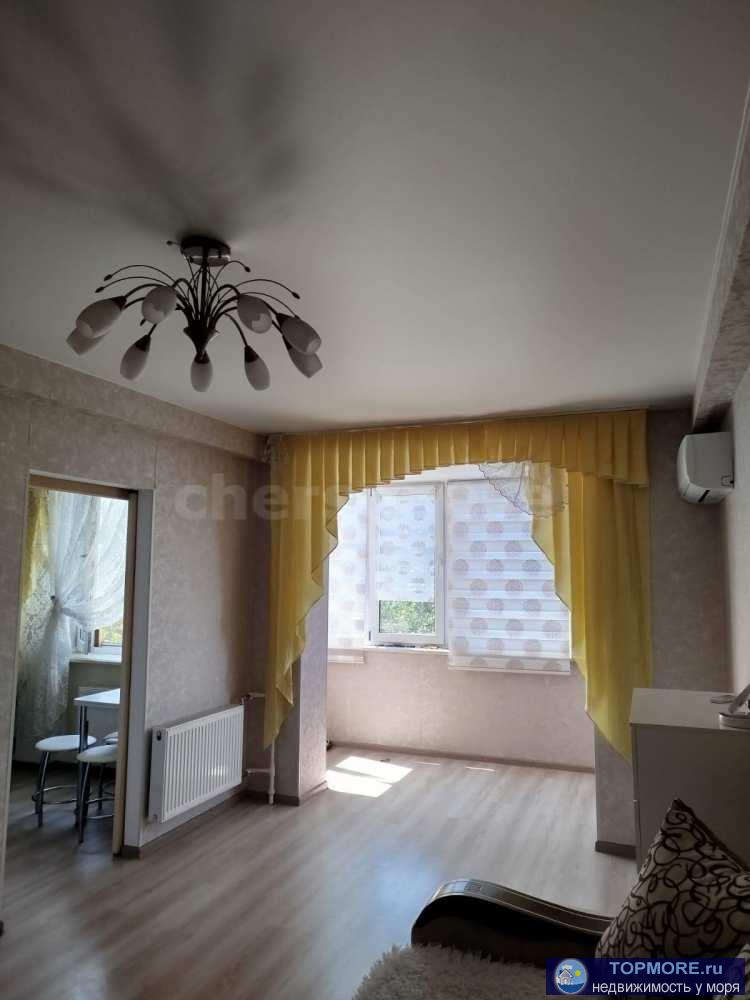 Уютная, светлая квартира на комфортном третьем этаже в тихом тенистом дворике с изобильной инфраструктурой. Оснащена... - 1