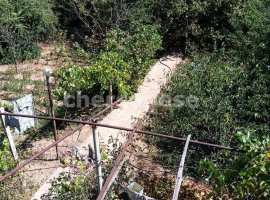 Продается земельный участок прямоугольной формы с дачным домом....