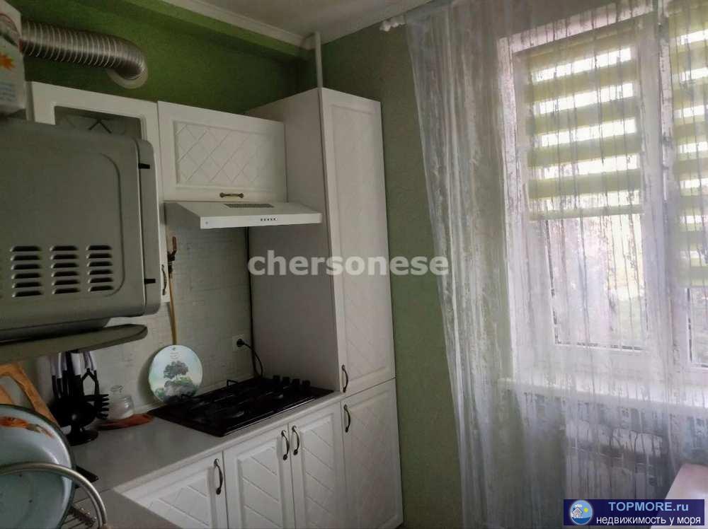 Продается трехкомнатная квартира в экологически чистом районе, в Инкермане. Общая  плoщадь 54,1 м2., комнаты: 18...