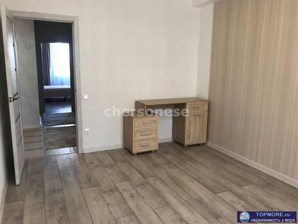 Продается двухкомнатная квартира с ремонтом в новом доме.  Дом монолитный 2022 г. постройки.  В квартире никто не... - 2