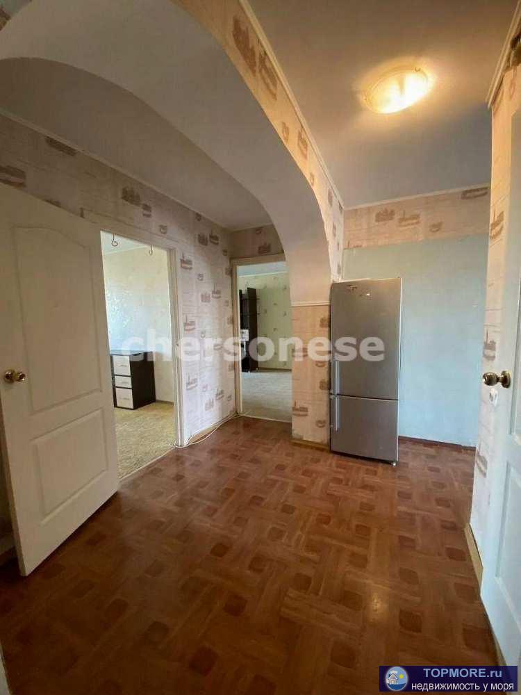 Предлагаем уютную двухкомнатную квартиру с хорошей локацией!  Дом 1986 года постройки, чистый подъезд, ухоженный двор...