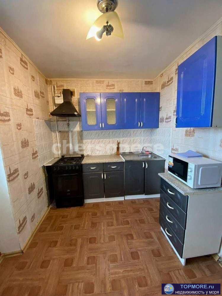 Предлагаем уютную двухкомнатную квартиру с хорошей локацией!  Дом 1986 года постройки, чистый подъезд, ухоженный двор... - 1