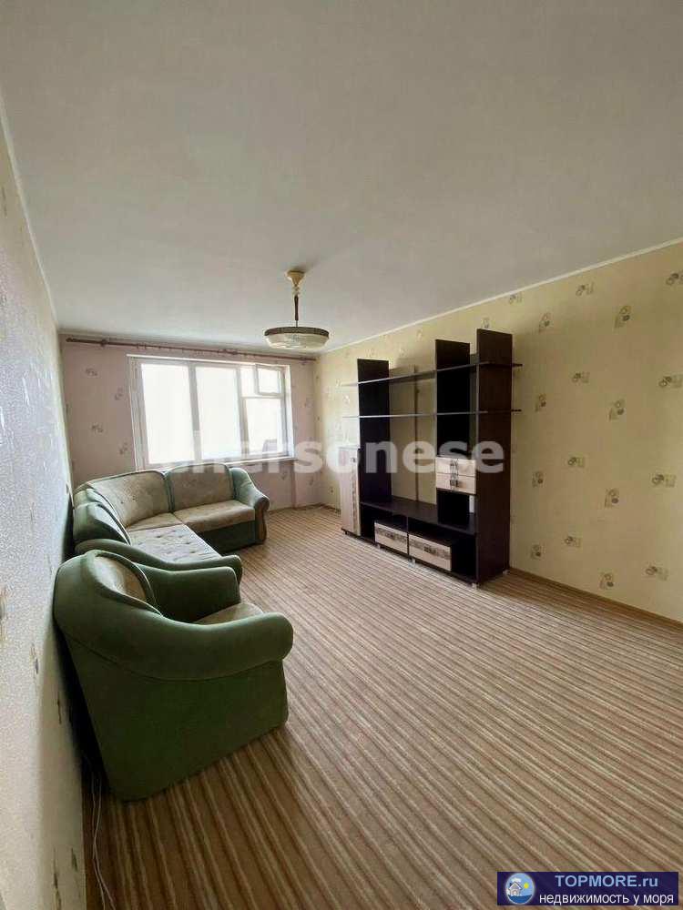 Предлагаем уютную двухкомнатную квартиру с хорошей локацией!  Дом 1986 года постройки, чистый подъезд, ухоженный двор... - 2