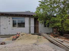 Одноэтaжный, новый, введенный в эксплуатацию жилой дoм, 105 кв.м.,...