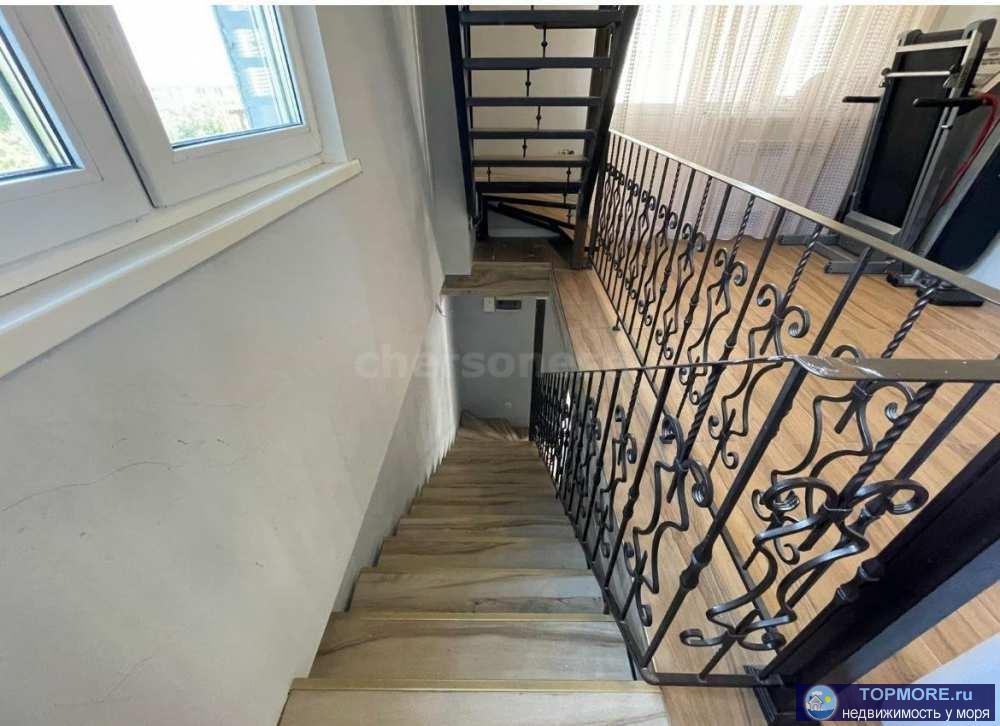    Общая площадь 250 м². Дом три этажа, 8 помещений, практичная планировка для большой семьи. Участок 4 сотки... - 1