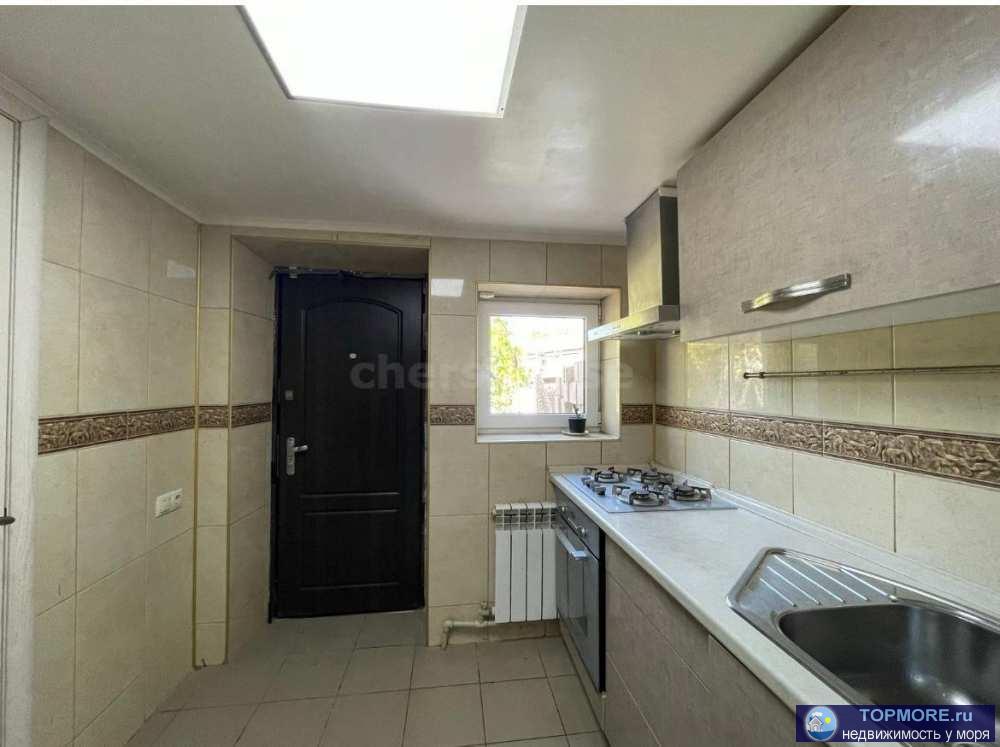    Общая площадь 250 м². Дом три этажа, 8 помещений, практичная планировка для большой семьи. Участок 4 сотки... - 2