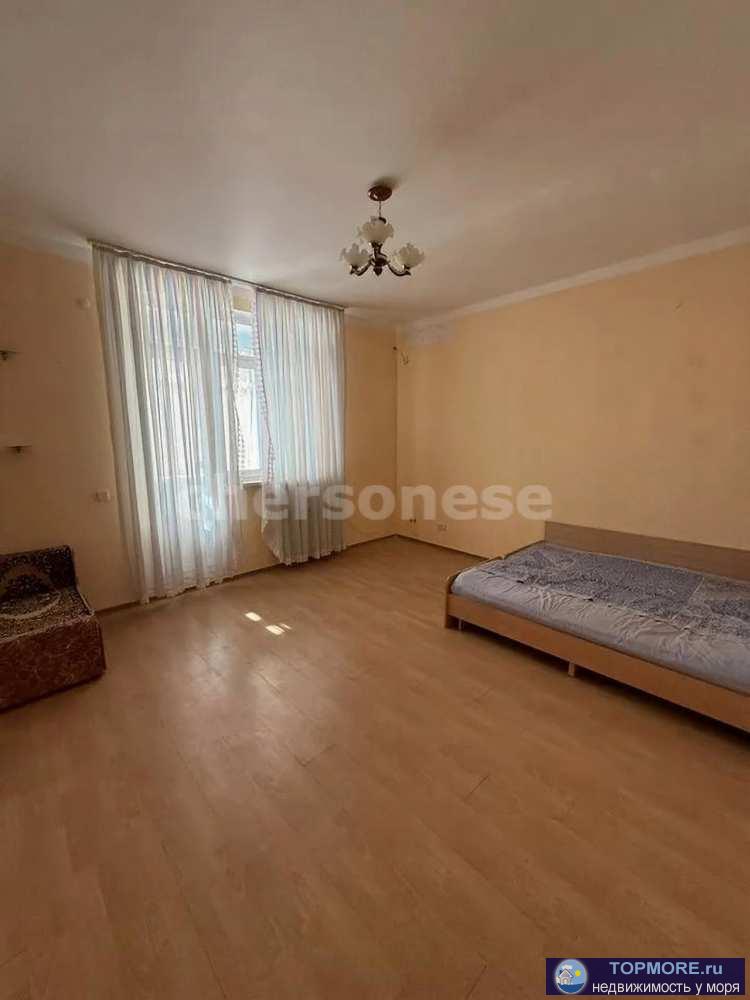 Описание Светлая 1‑комнатная квартира площадью 55 м² на 2/5 этаже дома 2001 года. Высокие потолки 3 м создают...