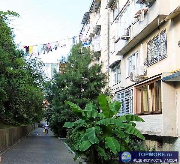 Продаётся 2 комнатная квартира. Общая площадь 40 кв.м площадь комнат 20+15 кв.м. Есть балкон и совмещенный санузел.... - 2