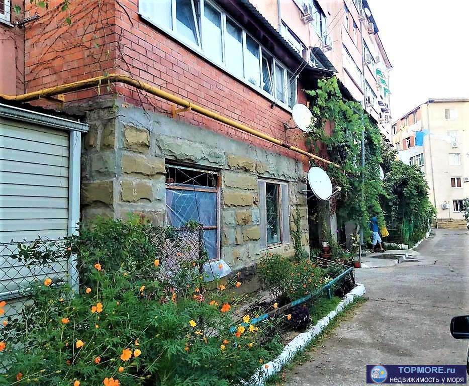 Продаётся 2 комнатная квартира. Общая площадь 40 кв.м площадь комнат 20+15 кв.м. Есть балкон и совмещенный санузел.... - 3