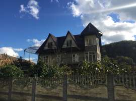 Продается новый дом в Солониках. Дом 300 кв.м., 3 этажа, все...