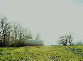 Продаётся земельный участок (возможен торг). Площадь земли 7 сот....