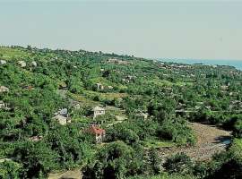 Продаётся земельный участок (возможен торг). Площадь земли 8 сот....