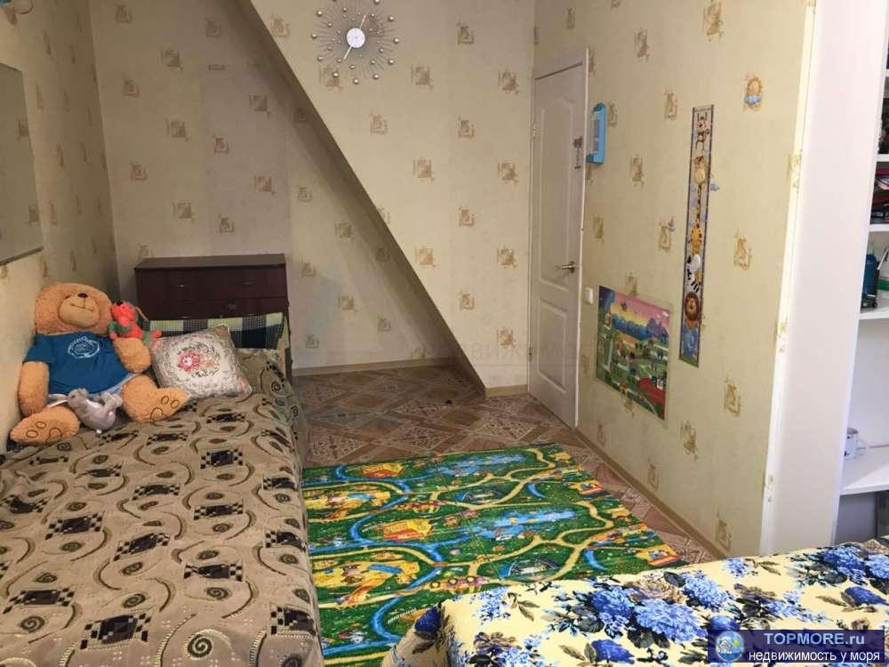 Продается благоустроенный 3 этажный жилой гараж в Лазаревской. Общая площадь 75м2. На 1 этаже расположена кухня и сан...