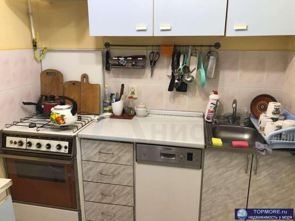 Продается благоустроенный 3 этажный жилой гараж в Лазаревской. Общая площадь 75м2. На 1 этаже расположена кухня и сан... - 3