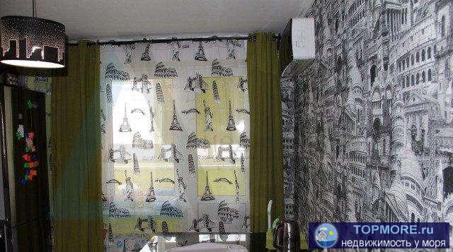 Продается 1к. кв. ЖК Московский, планировка 'Бабочка' на 2 стороны.С ремонтом и встроенной мебелью. Большой коридор...