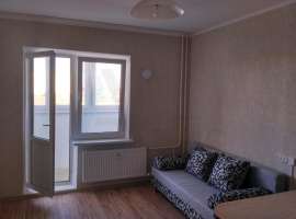 Сдаётся студия, новом доме ,с новой мебелью (мебель частично), 26...