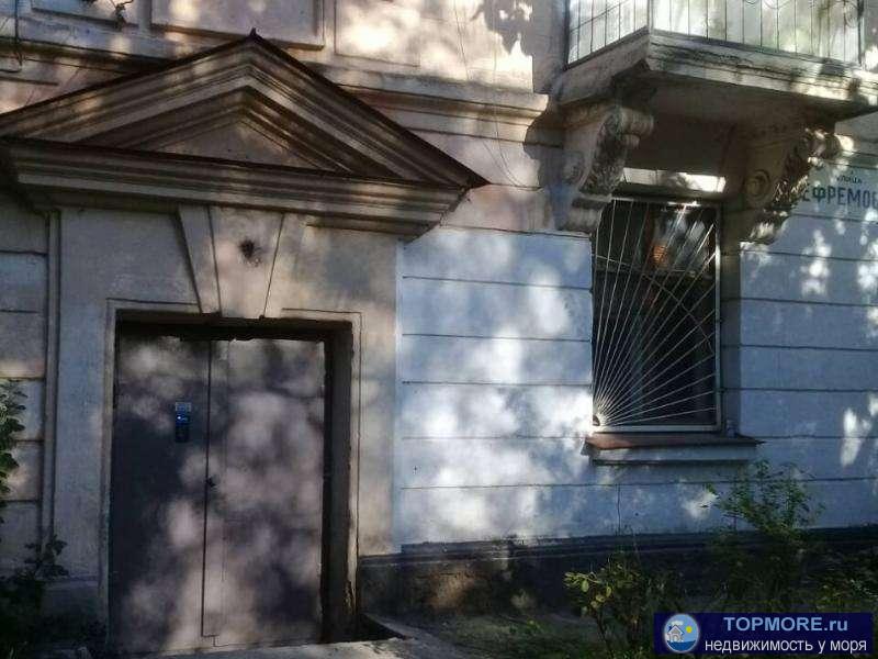 Продается отличная квартира в бухте Стрелецкая на Ефремова 1.  ' Сталинка '.  Очень комфортная планировка квартиры :... - 1