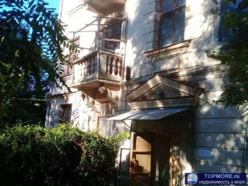 Продается отличная квартира в бухте Стрелецкая на Ефремова 1.  ' Сталинка '.  Очень комфортная планировка квартиры :... - 3