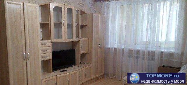 Сдаётся уютнаю, чистую, с хорошим ремонтом 2-х комнатную квартиру на длительный срок, на 1-ом этаже у самого синего...