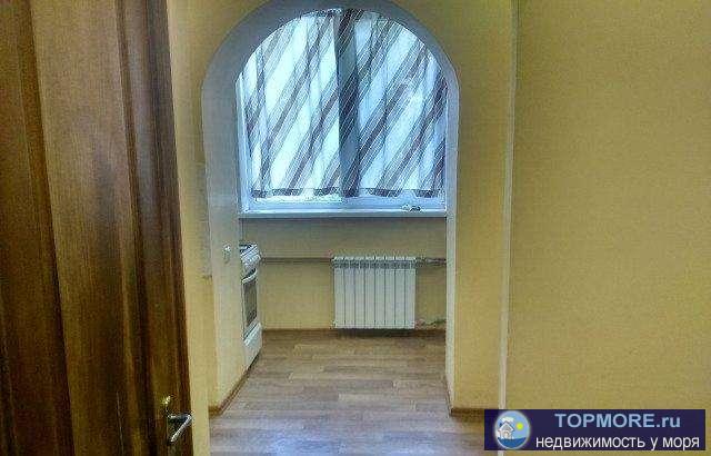 Продаётся однокомнатная  квартира на 1-м этаже 2-х этажного дома.Квартира в хорошем состоянии.Сталинка,высота...