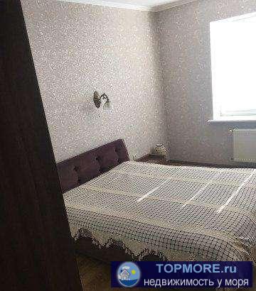 Сдается трехкомнатная квартира с мебелью, техникой и евроремонтом.  Двор закрытый, при въезде шлагбаум, охрана....