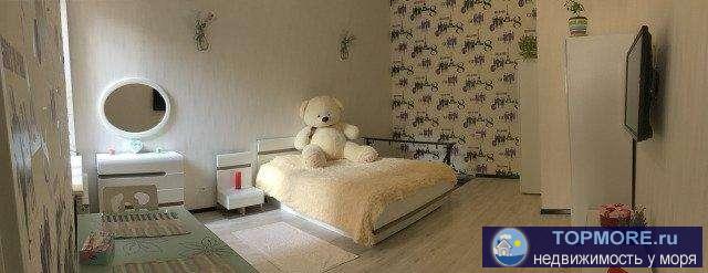 Сдается уютная двухкомнатная квартира в идеальном состоянии с евроремонтом, мебелью и бытовой техникой в центре... - 1