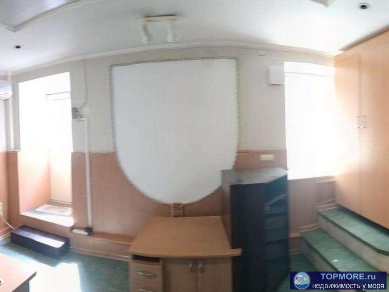 Сдается в аренду офисное помещение в центре города по ул. Ленина. Первый этаж трех этажного здания, отдельных вход,... - 3