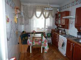 Продается просторная квартира. Окна и лоджия остекление...