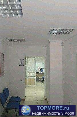 Нежилое помещение, первый этаж  жилого здания . Вход с центральной улицы , хороший подъезд и парковка.  Звоните... - 1