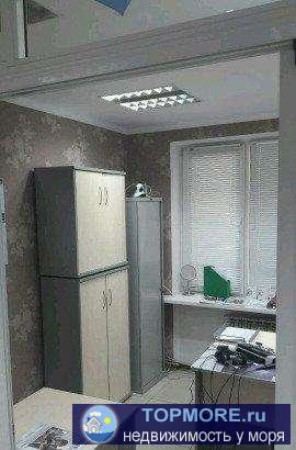 Нежилое помещение, первый этаж  жилого здания . Вход с центральной улицы , хороший подъезд и парковка.  Звоните... - 2