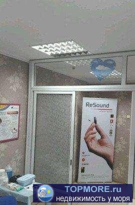 Нежилое помещение, первый этаж  жилого здания . Вход с центральной улицы , хороший подъезд и парковка.  Звоните... - 3