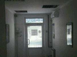 Нежилое помещение, первый этаж  жилого здания . Вход с центральной...