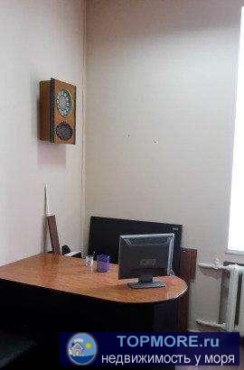 Сдается офисное помещение в центре Севастополя. Общая площадь 9 кв.м. , С/У на этаже . Помещение светлое и теплое ,...