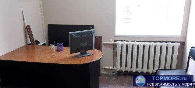 Сдается офисное помещение в центре Севастополя. Общая площадь 9 кв.м. , С/У на этаже . Помещение светлое и теплое ,... - 1