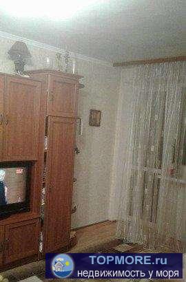 В продаже отличная однокомнатная квартира на 2 этаже, окна выходят на сторону дороги, но, балкон застеклен и шума не... - 2