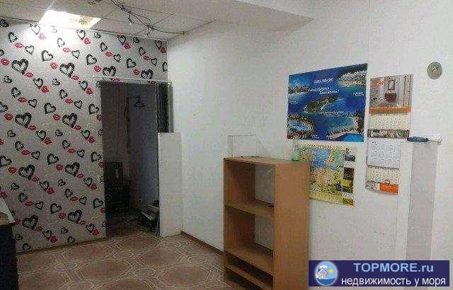 Под офис, магазин или сферу услуг - удобное помещение на первом этаже в ТЦ. Планируется ремонт под нужды арендатора.... - 3